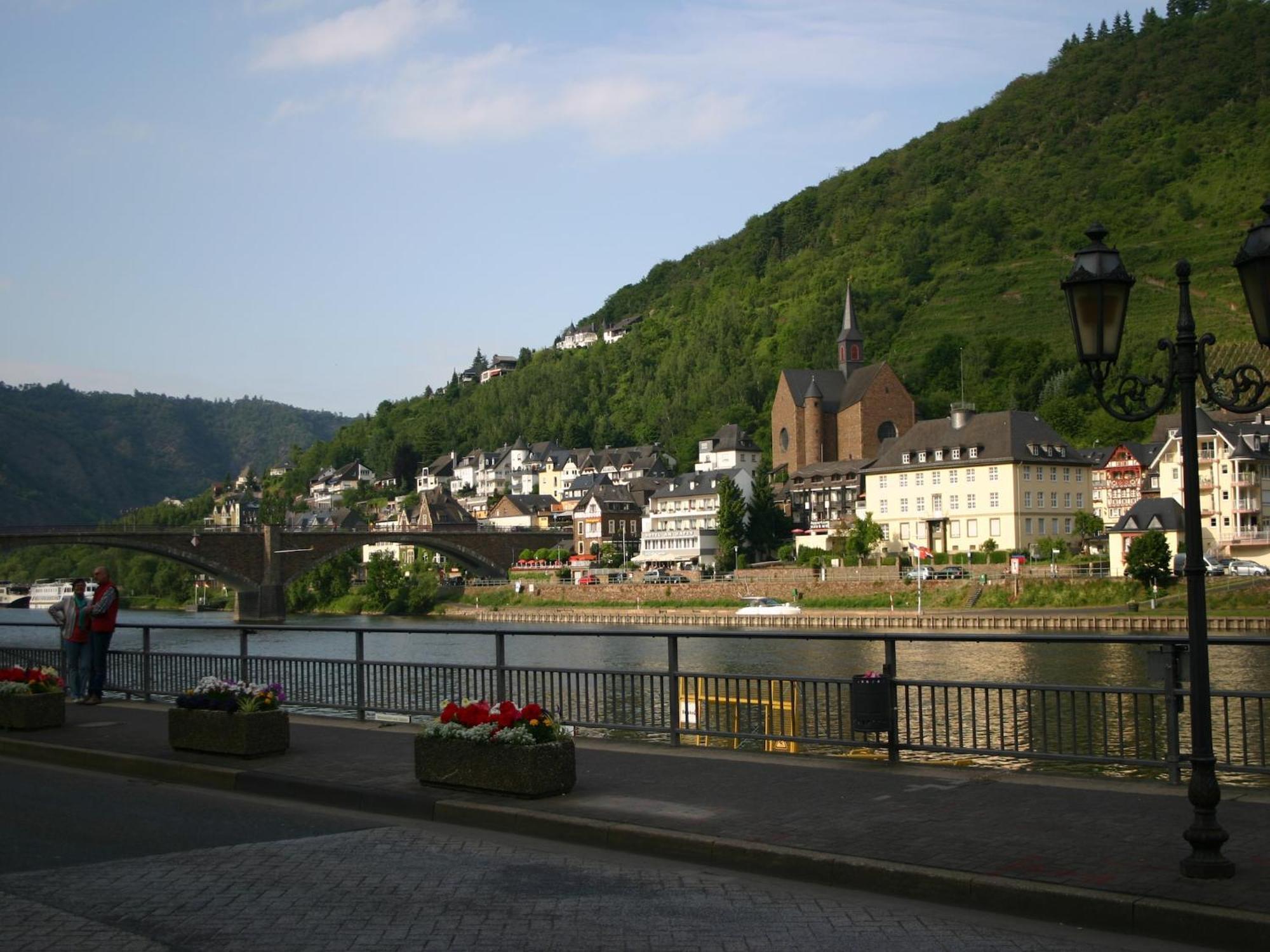 A Modern Holiday Home By The River Mosel Мозелкерн Екстериор снимка
